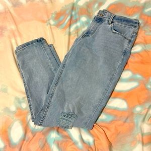 Straight baggy ripped jeans